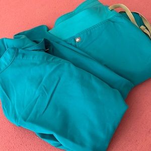 FIGS scrub set (aqua blue)